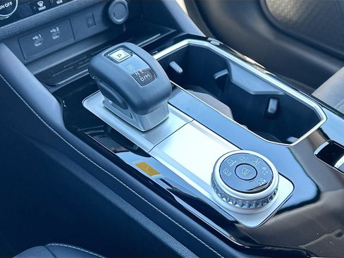 New 2025 Mitsubishi Outlander SE image 12