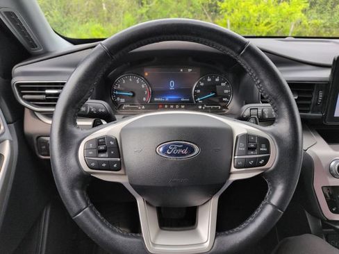 Certified 2021 Ford Explorer XLT w/ Equipment Group 202A AWD/4WD image 36
