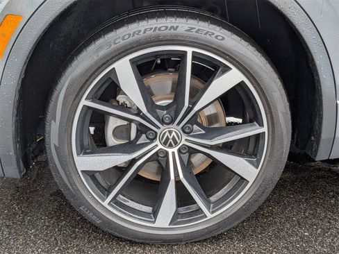 Used 2022 Volkswagen Tiguan SEL R-Line image 10