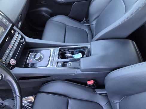 Used 2018 Jaguar F-PACE Premium image 21