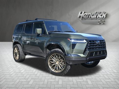 Used 2025 Lexus GX 550 w/ Accessory Package (2T) image 2
