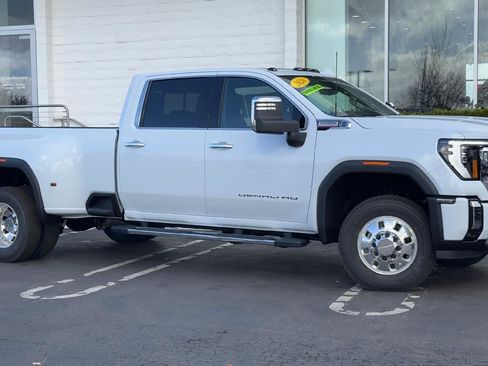 New 2026 GMC Sierra 3500 Denali w/ Denali Reserve Package image 3
