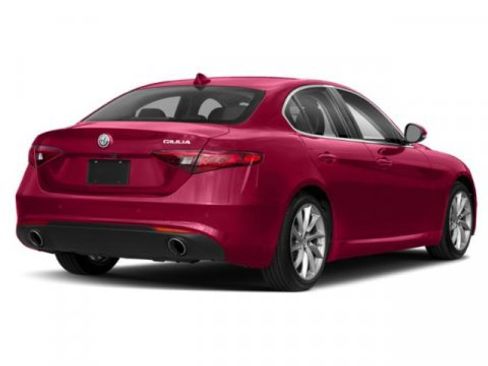 Used 2018 Alfa Romeo Giulia image 2