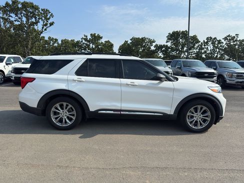 Used 2020 Ford Explorer XLT w/ Equipment Group 202A RWD image 4