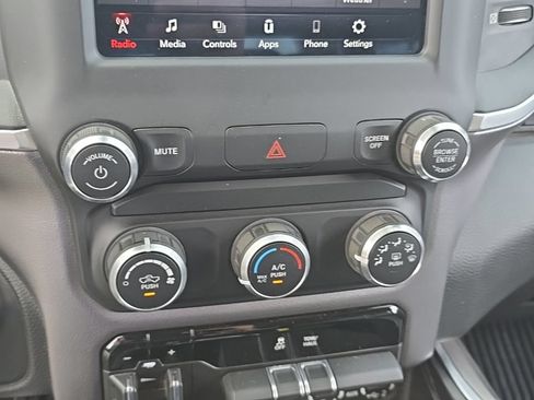 Used 2019 RAM 1500 Big Horn AWD/4WD image 14