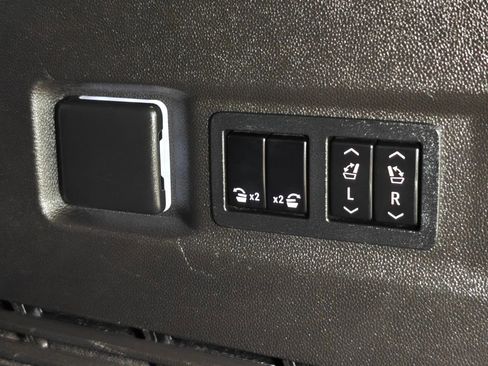 Used 2021 GMC Yukon AT4 w/ AT4 Premium Package image 44