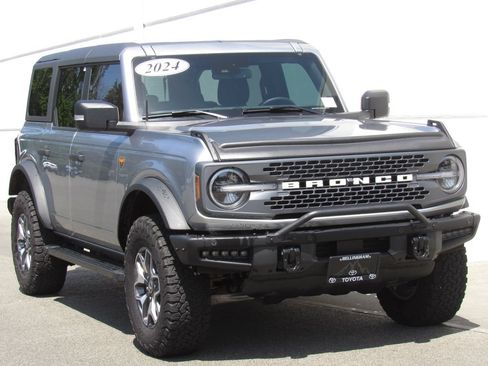 Used 2024 Ford Bronco Badlands AWD/4WD image 2