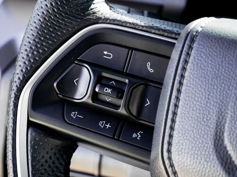 Used 2025 Toyota Tacoma TRD Sport AWD/4WD image 32