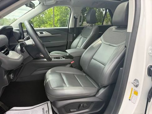 Certified 2025 Ford Explorer Active w/ Active Comfort Package AWD/4WD image 12