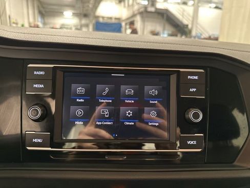 Used 2024 Volkswagen Jetta SE image 22