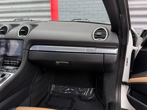 Used 2019 Porsche 718 Boxster RWD image 33