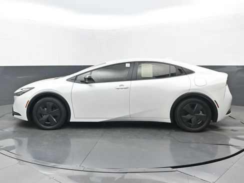 Used 2025 Toyota Prius LE image 20