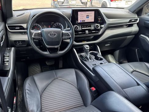 Used 2023 Toyota Highlander XSE FWD image 7