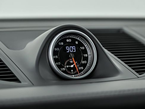 Used 2020 Porsche Macan Turbo image 33