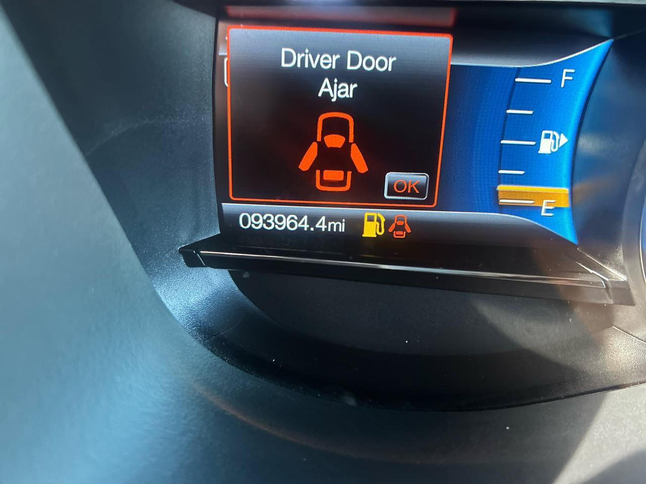 Used 2018 Ford Explorer XLT w/ Equipment Group 202A FWD image 17