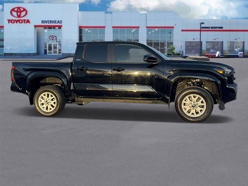 Used 2024 Toyota Tacoma SR5 image 3
