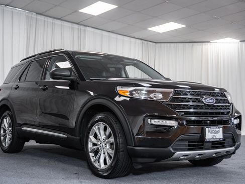 Used 2023 Ford Explorer XLT w/ Equipment Group 202A AWD/4WD image 1