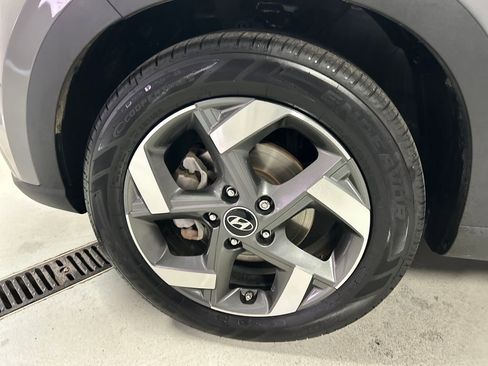Used 2022 Hyundai Venue SEL FWD image 9
