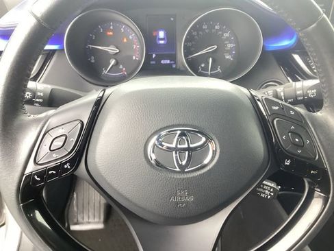 Used 2020 Toyota C-HR XLE FWD image 12