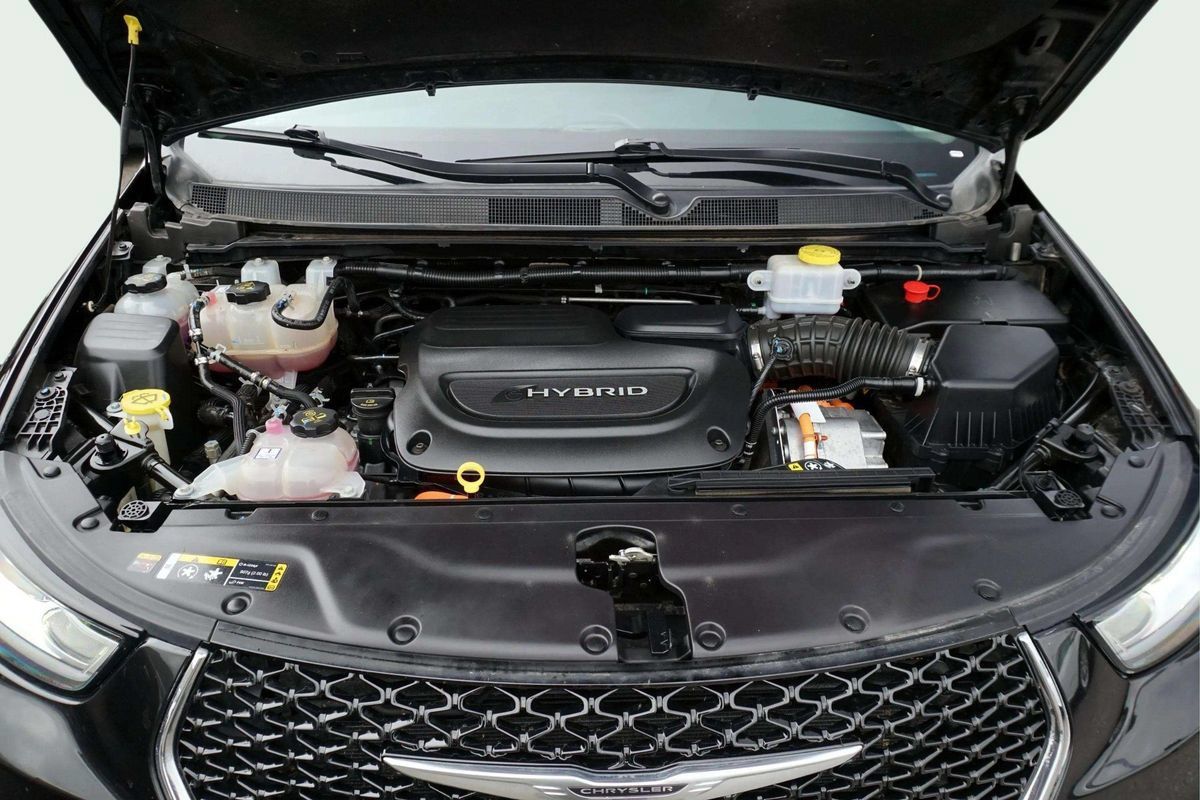 Used 2023 Chrysler Pacifica Touring-L FWD image 12