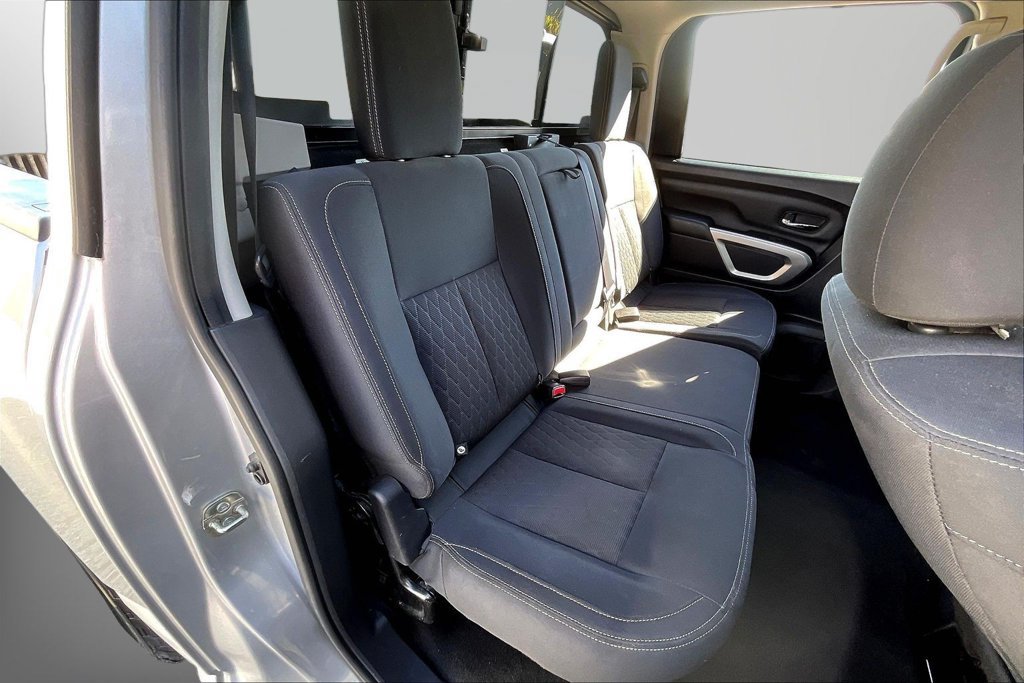 Used 2018 Nissan Titan SV AWD/4WD image 25