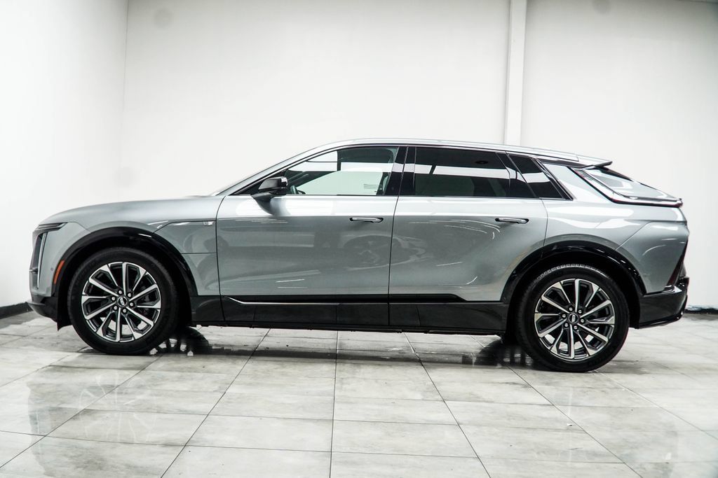 Used 2024 Cadillac Lyriq Sport AWD/4WD image 11