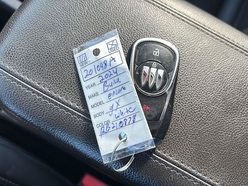 Used 2024 Buick Encore GX Sport Touring FWD image 31