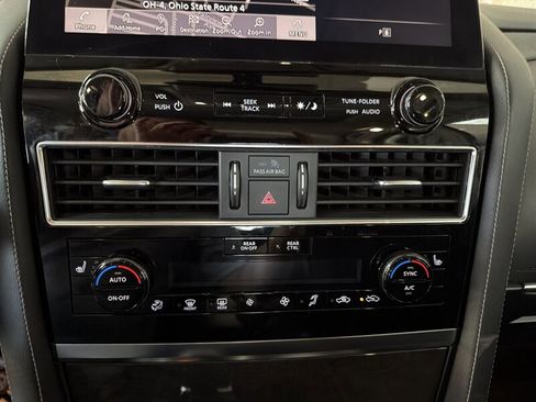 Used 2024 INFINITI QX80 Luxe image 18