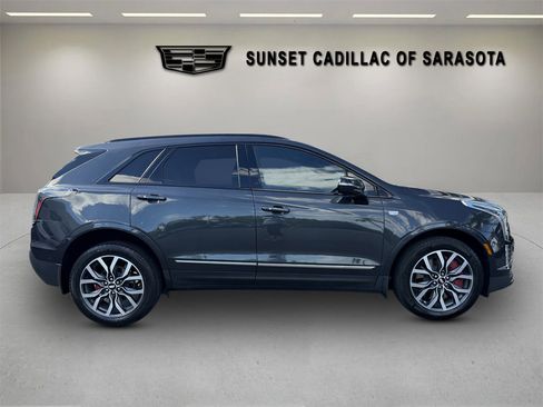 Certified 2022 Cadillac XT5 Sportv w/ Technology Package image 2