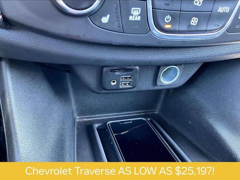 Used 2020 Chevrolet Traverse Premier FWD image 32