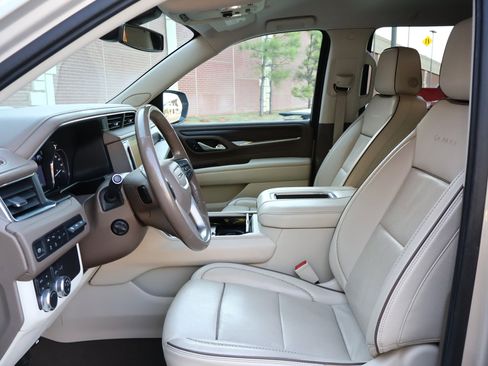 Used 2021 GMC Yukon Denali image 11
