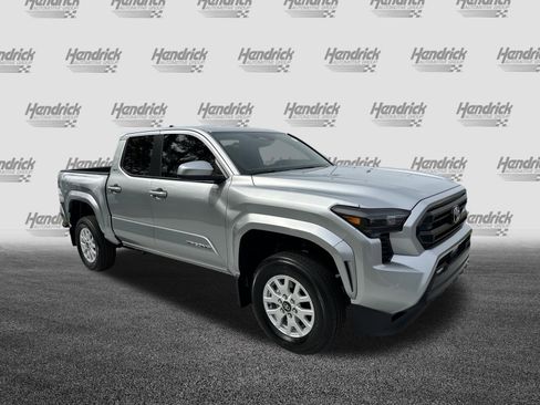 Used 2025 Toyota Tacoma SR5 image 2