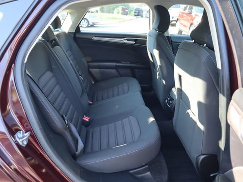 Used 2018 Ford Fusion SE w/ Fusion SE Technology Package FWD image 19