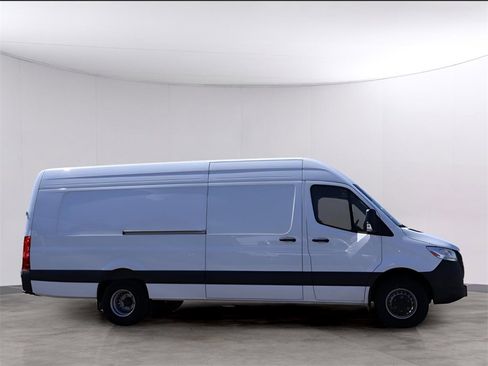 Used 2024 Mercedes-Benz Sprinter 3500 image 4