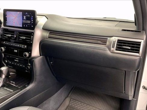 Used 2022 Lexus GX 460 Premium w/ Premium Package image 16