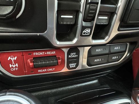 Used 2023 Jeep Gladiator Rubicon w/ Cold Weather Group AWD/4WD image 22