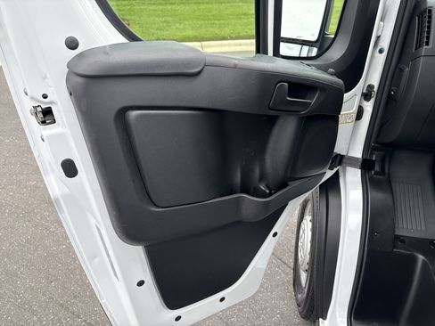 Used 2025 RAM ProMaster 2500 w/ Convenience Group FWD image 15