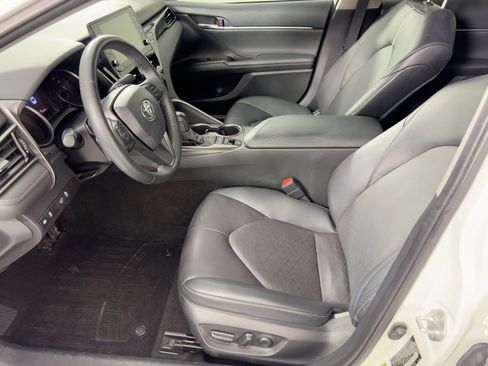 Used 2022 Toyota Camry XSE image 5