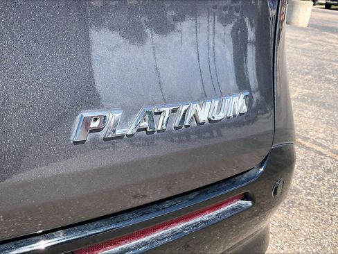 Used 2025 Toyota Sienna Platinum FWD image 10