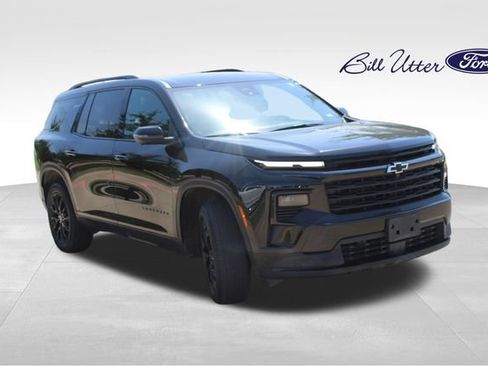 Used 2025 Chevrolet Traverse LT w/ Midnight/Sport Edition FWD image 3