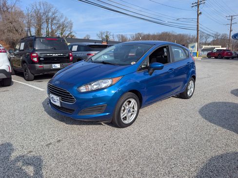 Certified 2018 Ford Fiesta SE image 2