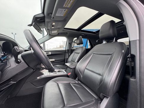 Used 2022 Ford Explorer XLT w/ Equipment Group 202A image 17