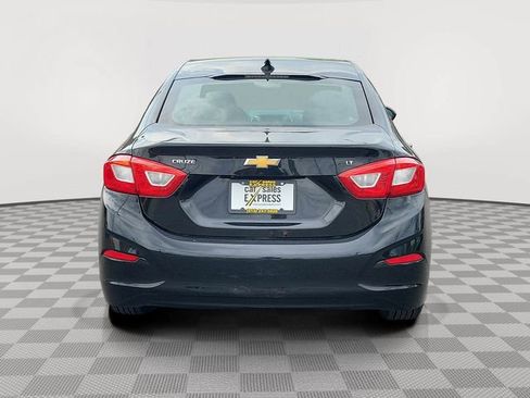 Used 2017 Chevrolet Cruze LT w/ Convenience Package FWD image 4