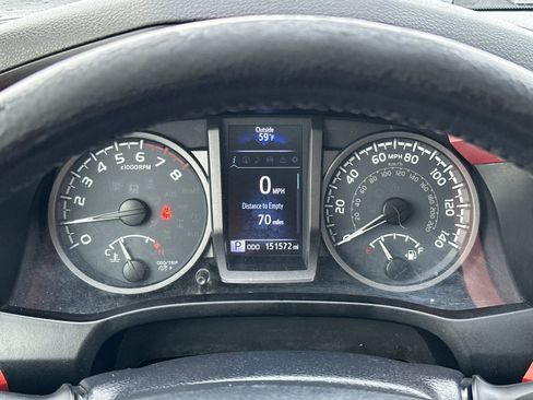 Used 2017 Toyota Tacoma TRD Sport image 24