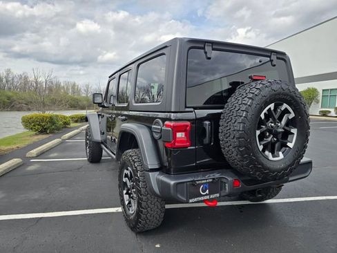 Used 2025 Jeep Wrangler Unlimited Rubicon AWD/4WD image 7