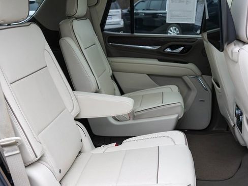 Used 2021 GMC Yukon Denali w/ Denali Premium Package image 24