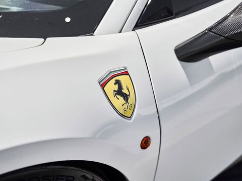 Used 2017 Ferrari 488 GTB RWD image 9