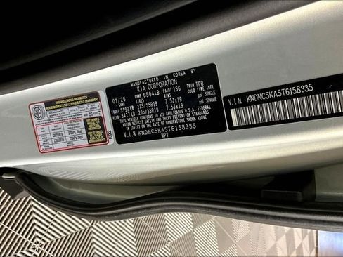 New 2026 Kia Carnival EX image 9