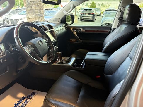 Used 2014 Lexus GX 460 w/ Premium Package AWD/4WD image 2
