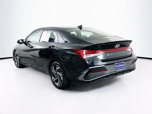 Certified 2025 Hyundai Elantra SEL FWD image 6